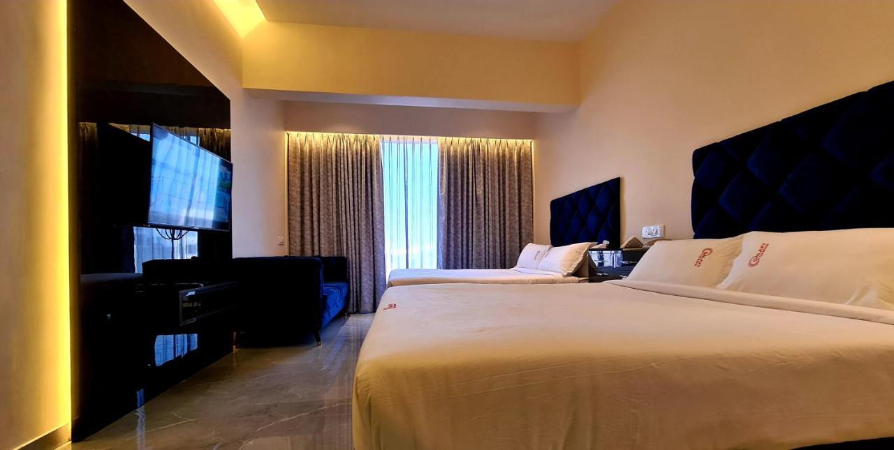 Galaxy Club & Hotel Bijāpur Exteriör bild