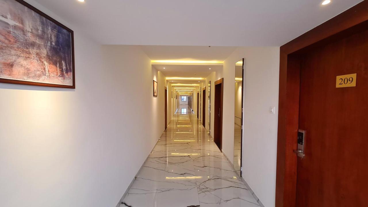 Galaxy Club & Hotel Bijāpur Exteriör bild