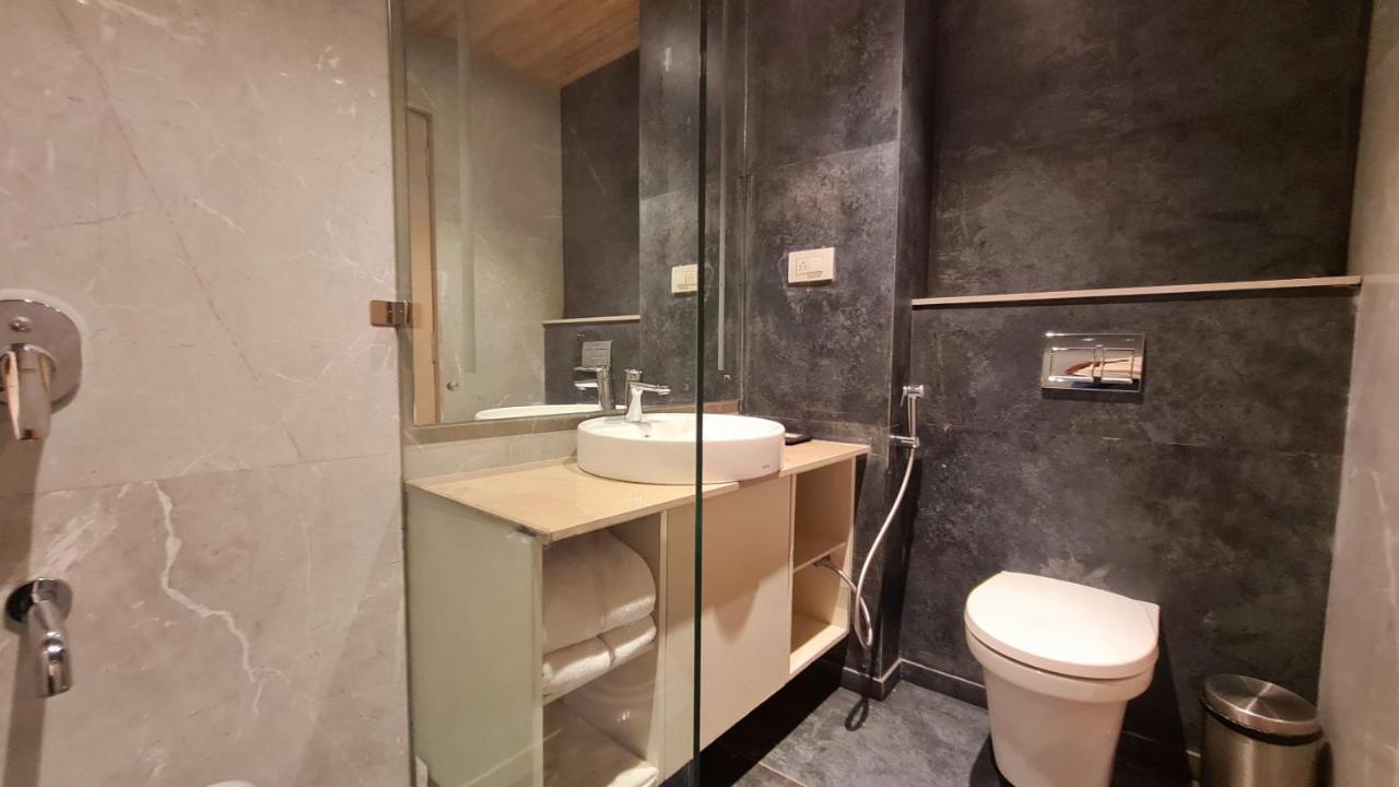 Galaxy Club & Hotel Bijāpur Exteriör bild