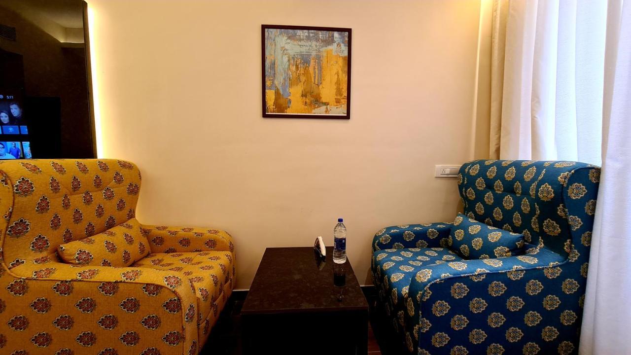 Galaxy Club & Hotel Bijāpur Exteriör bild