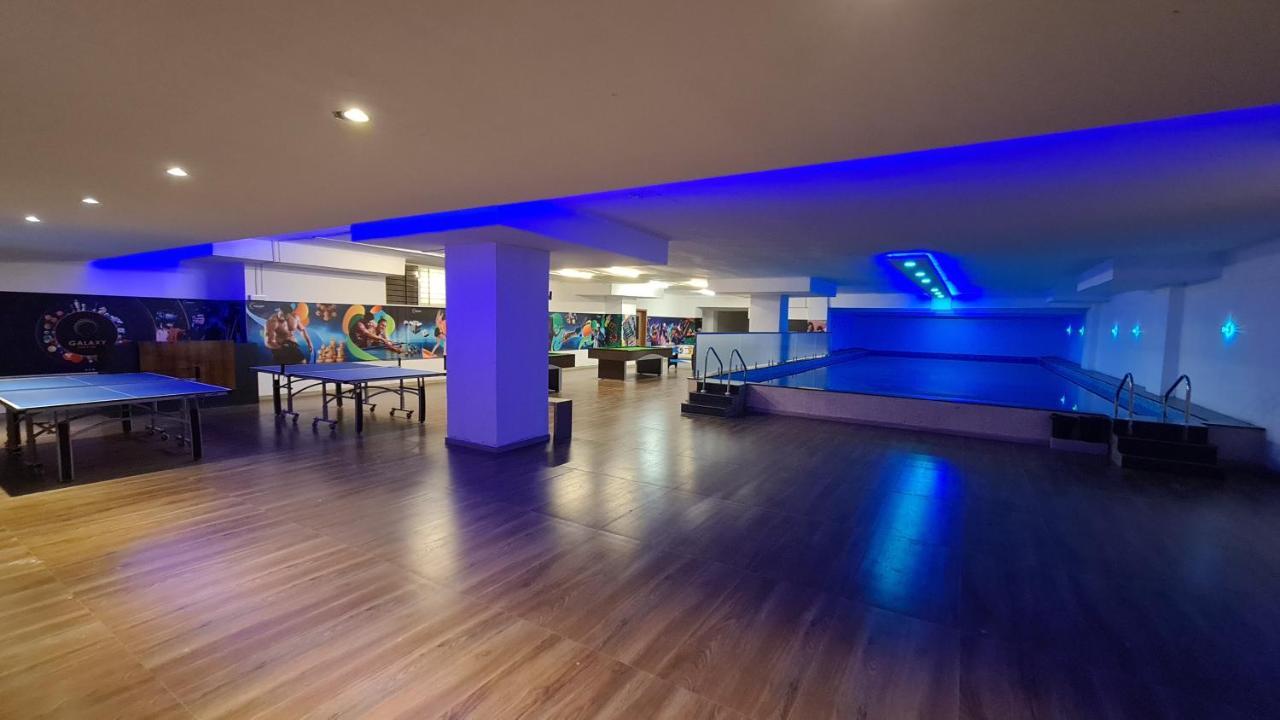 Galaxy Club & Hotel Bijāpur Exteriör bild
