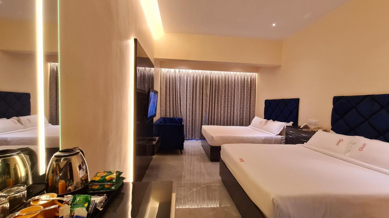 Galaxy Club & Hotel Bijāpur Exteriör bild