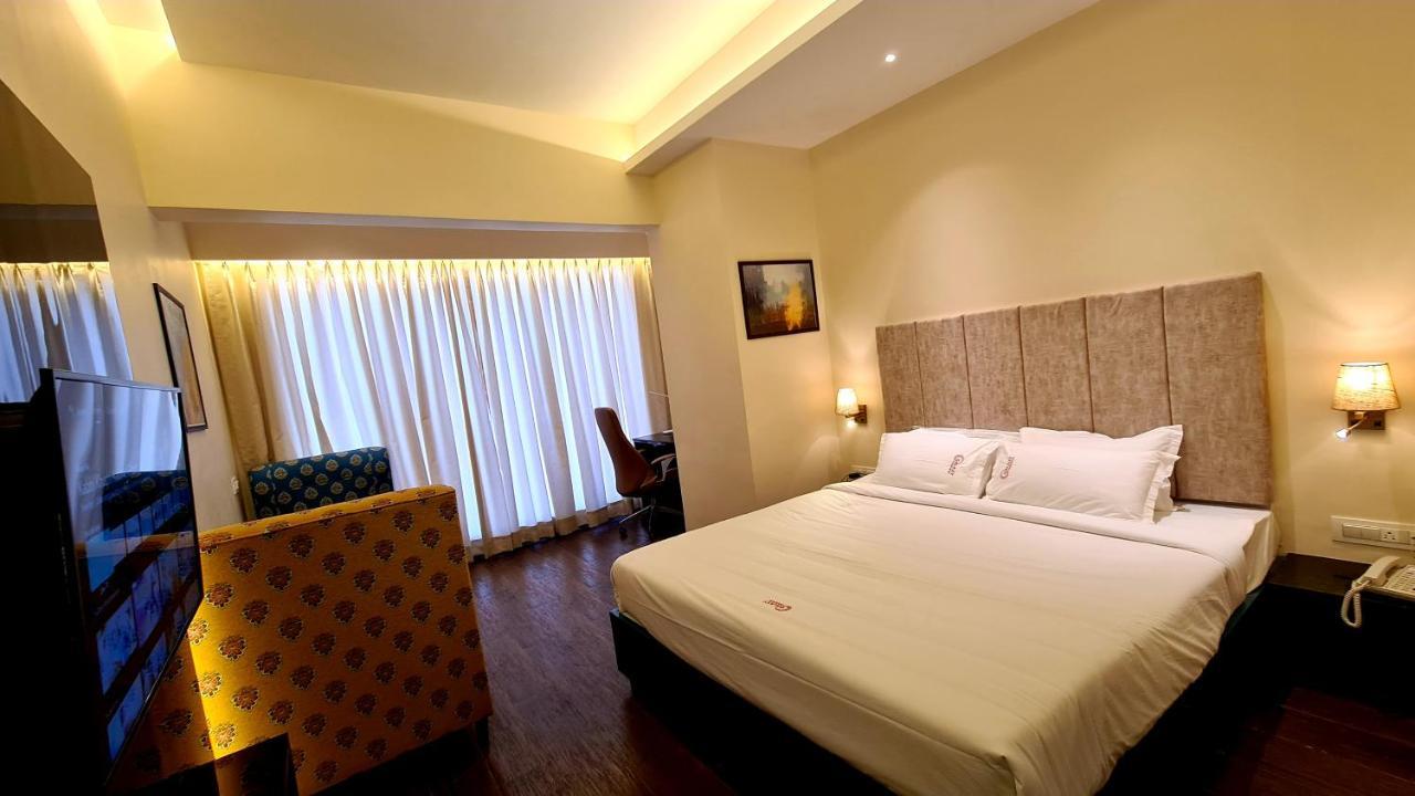 Galaxy Club & Hotel Bijāpur Exteriör bild