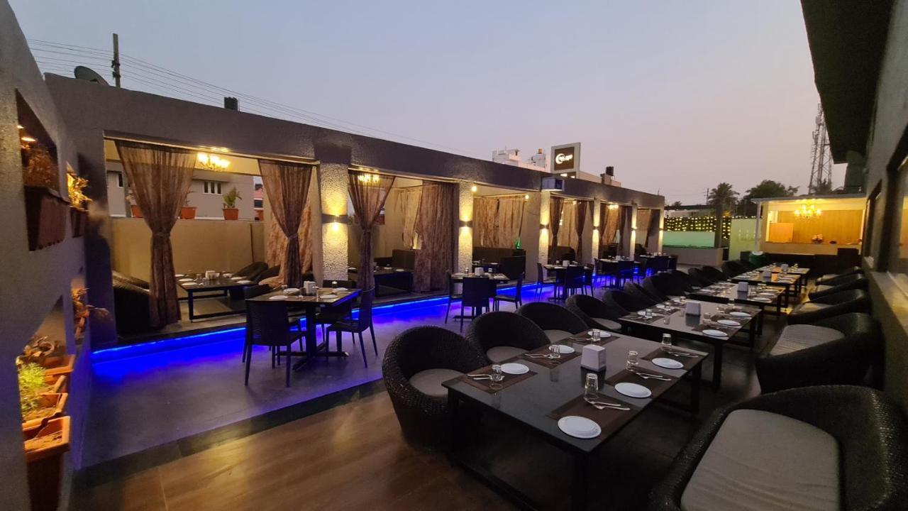 Galaxy Club & Hotel Bijāpur Exteriör bild