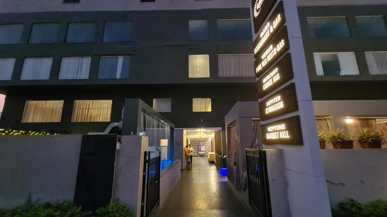 Galaxy Club & Hotel Bijāpur Exteriör bild