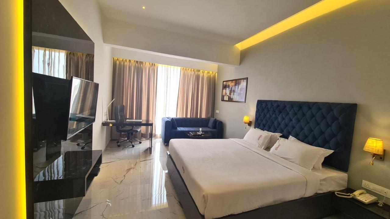 Galaxy Club & Hotel Bijāpur Exteriör bild